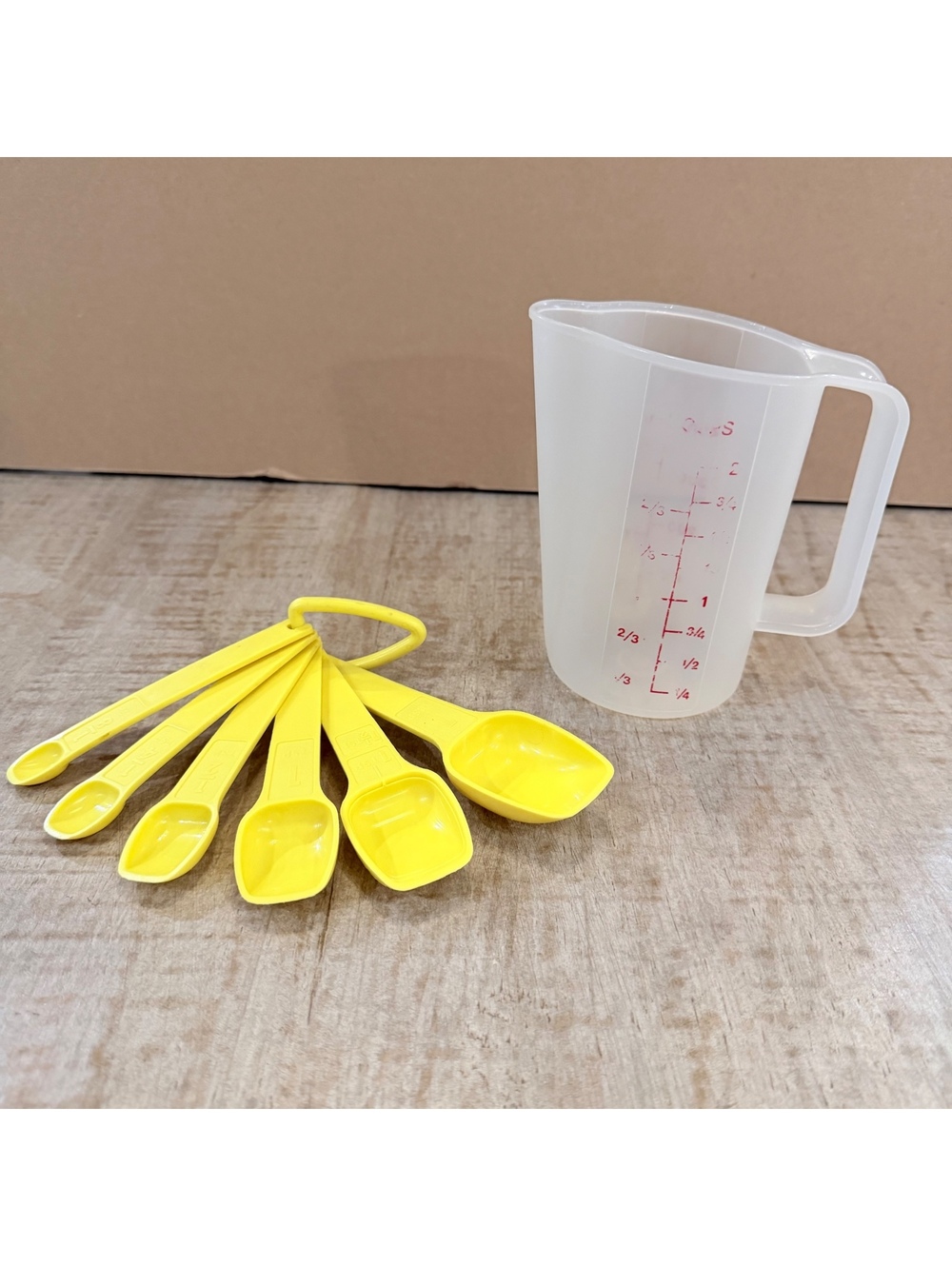 Vintage Tupperware Measuring Pitcher Cup & Yellow Measuring Spoon Set USA